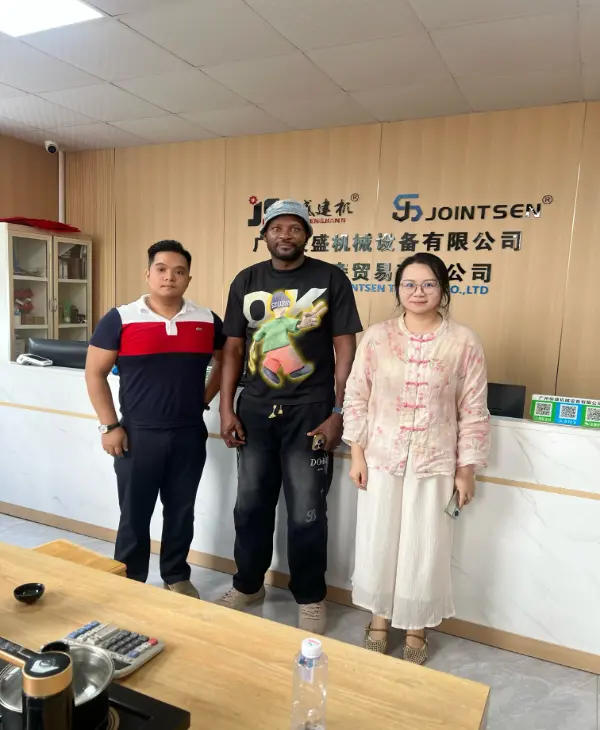 ナイジェリアの顧客が直接中国を訪問、JOINTSEN がタンピングランマーの大型注文を確保